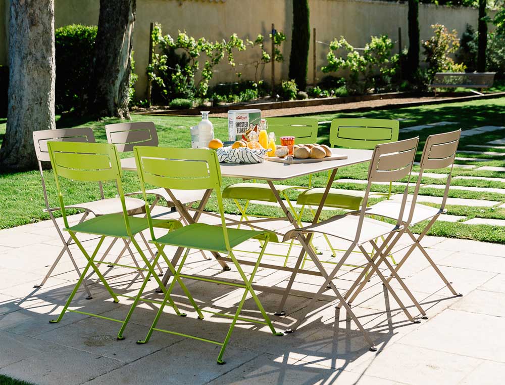 Pops of green add vibrancy to this outdoor furniture setting.