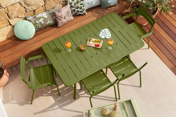 Aluminium Outdoor Dining Setting in Pesto Green