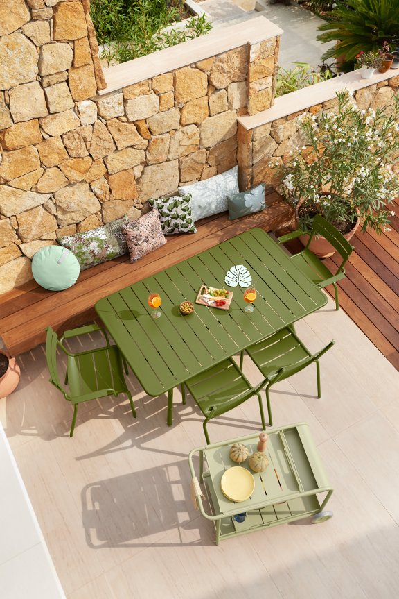 Aluminium Outdoor Dining Setting in Pesto Green